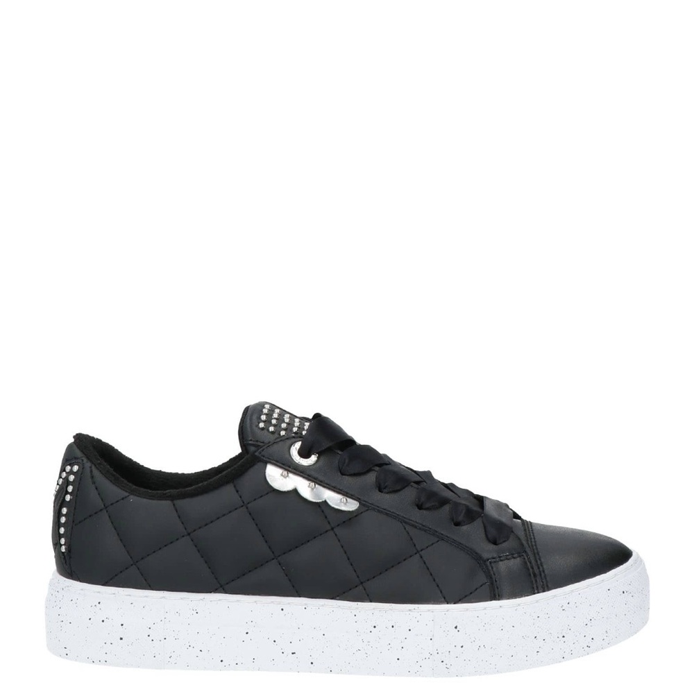 MANILA GRACE
Sneakers